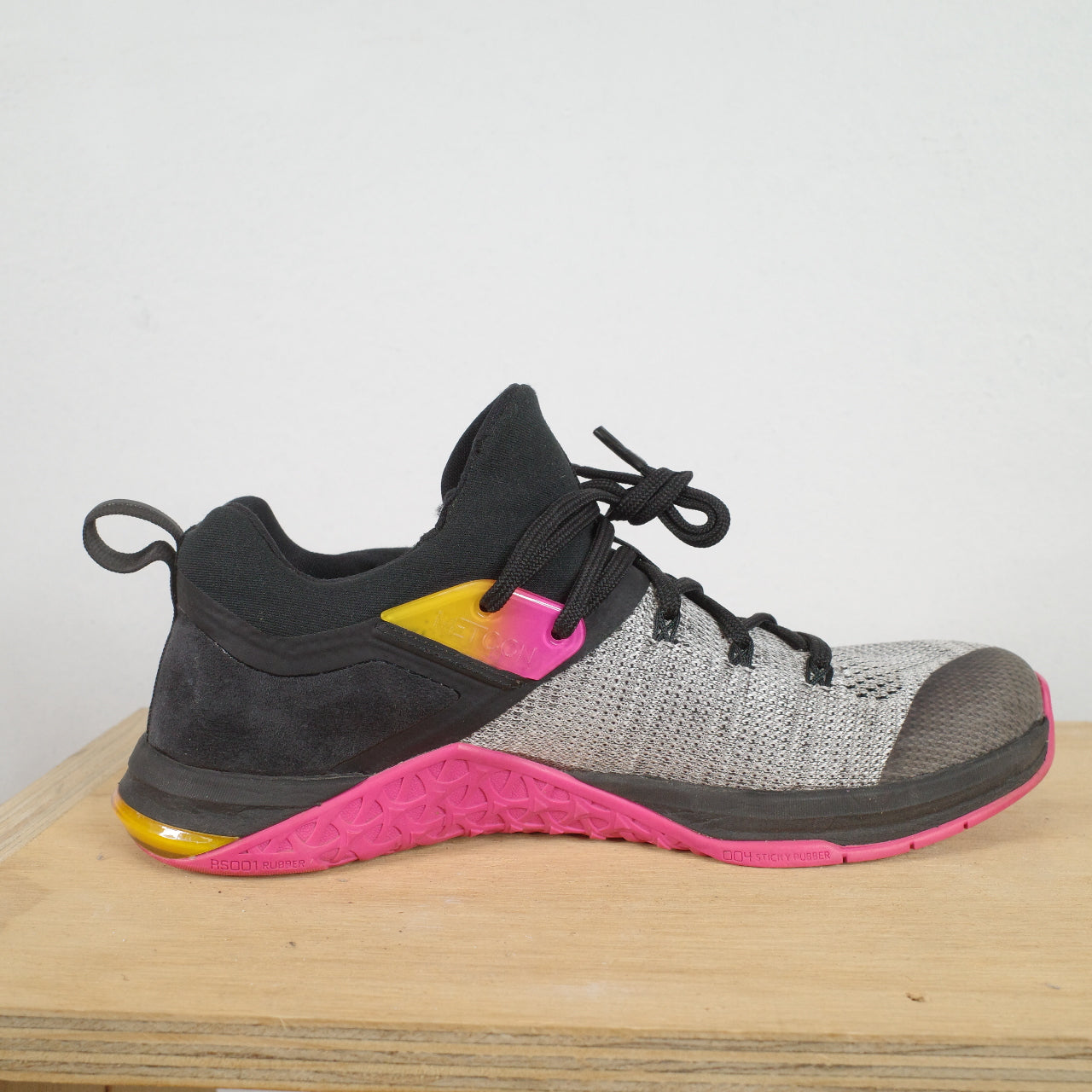 Women's Nike Metcon Flyknit 3 Black Fuchsia Size 9 Training Shoes AR5623-002