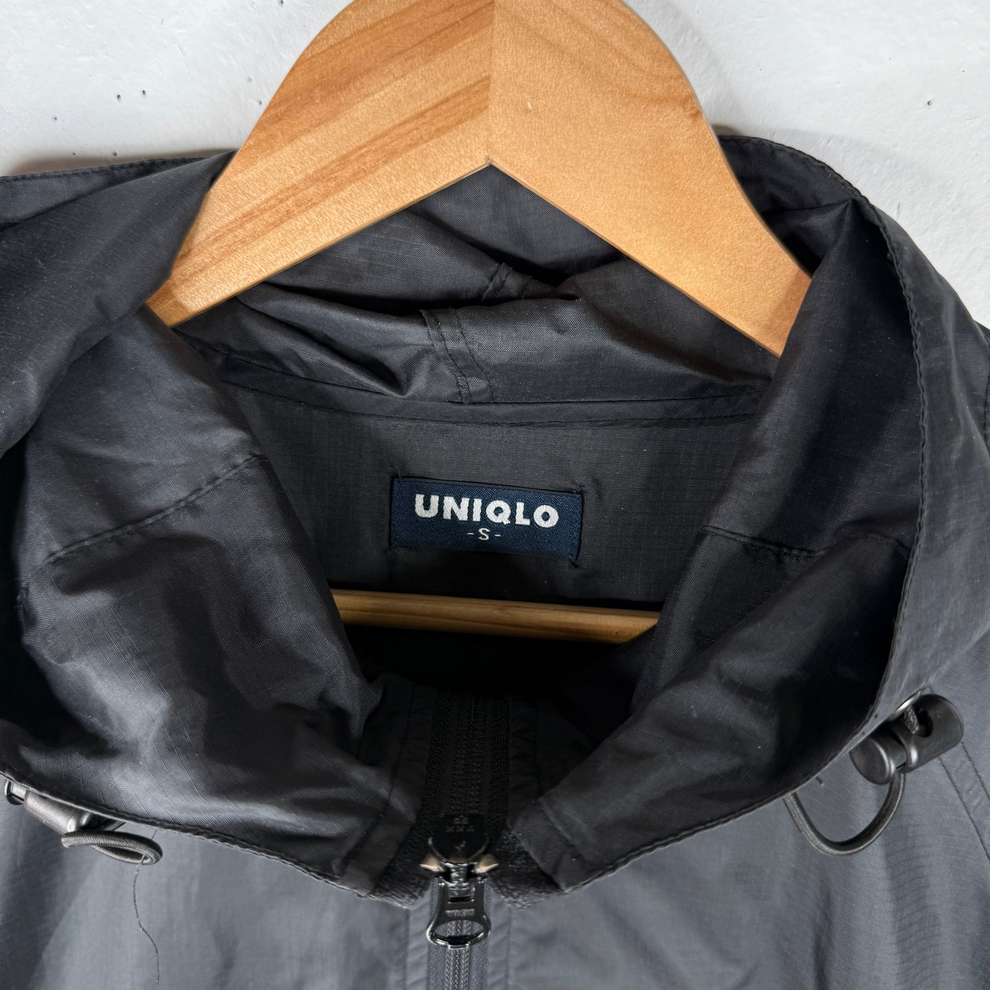 UNIQLO Nylon Hooded Jacket Packable 90s Black Solid Mens Medium