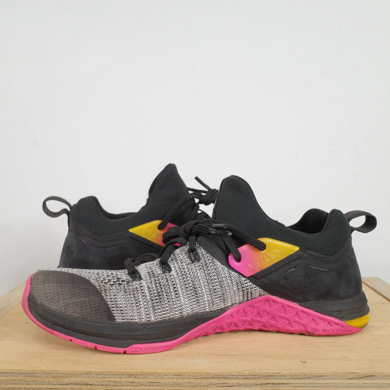 Women's Nike Metcon Flyknit 3 Black Fuchsia Size 9 Training Shoes AR5623-002