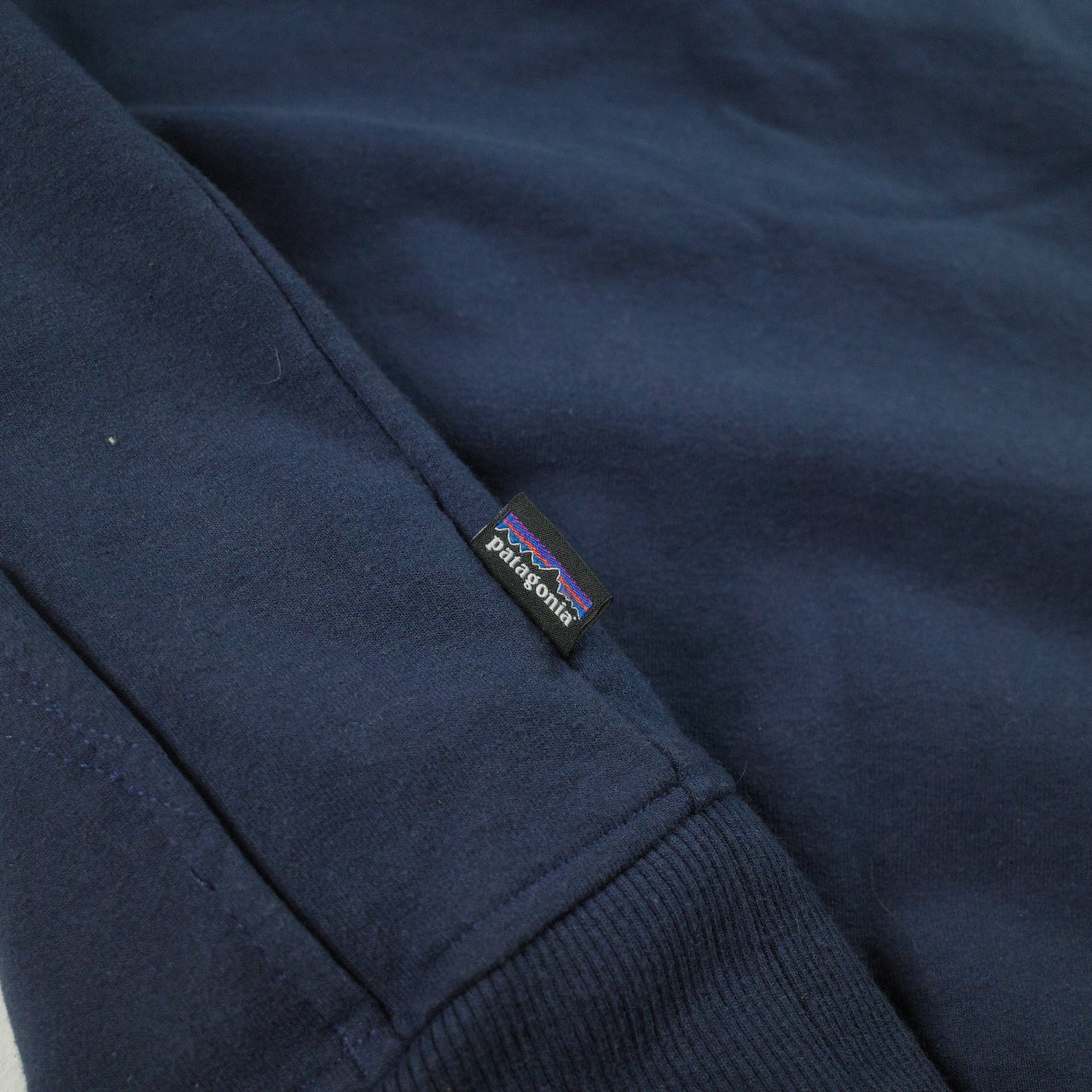 Patagonia Pullover Men's Hoodie P-6 Logo Uprisal Hoodie Black Mens Small