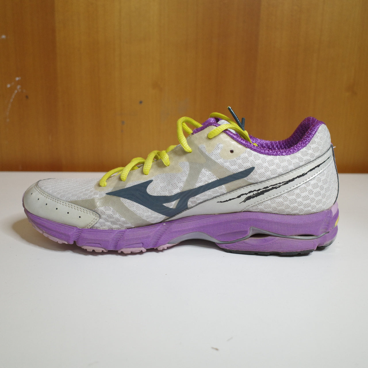 Mizuno Women's Size 10 Wave Rider 17 Running Shoes White Black Purple