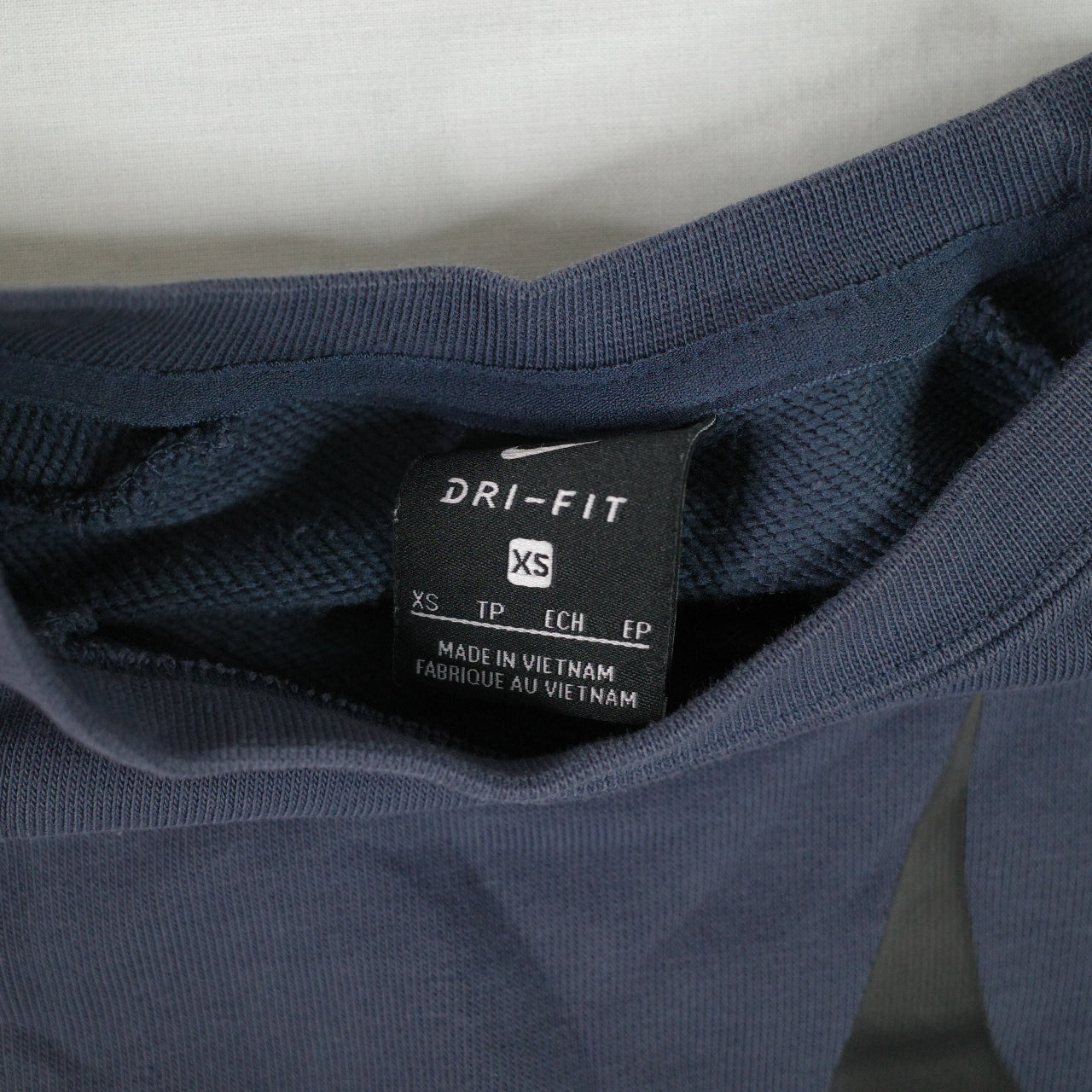 Nike Womens XS Drifit Crop Crewneck Sweater