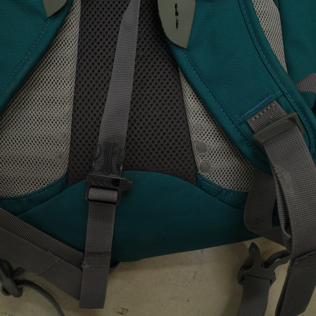 Osprey Flap Jill Pack Green Backpack Hiking Travel Day Bag Camping