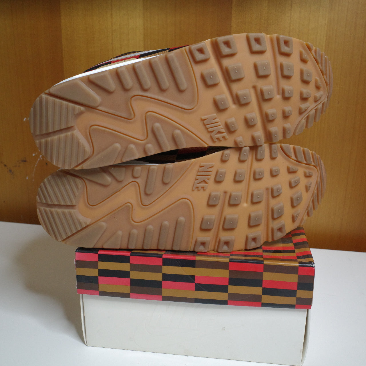 Nike Air Max 90 'London Underground' 651322-106 Men's Size 11 Shoes