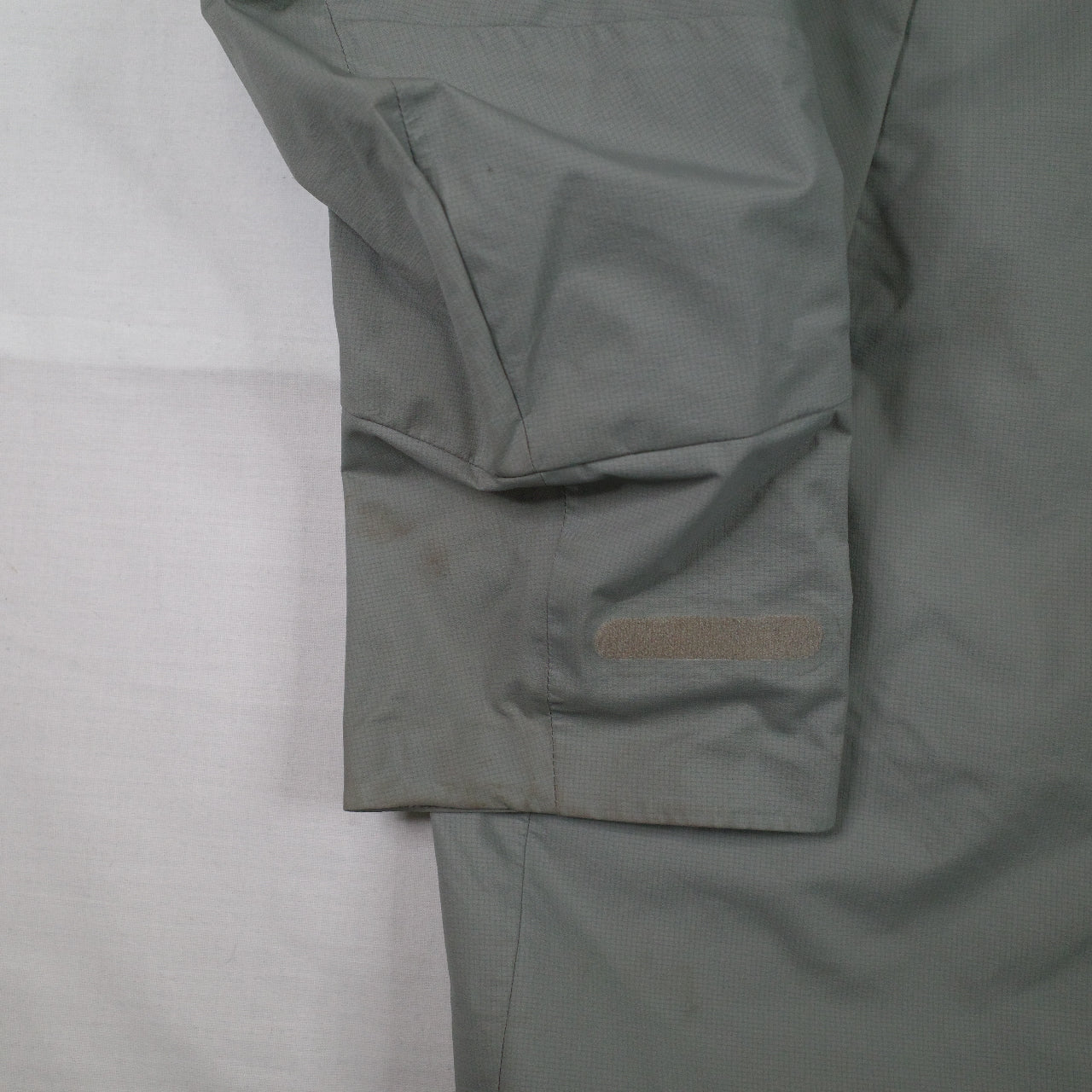 Descente Allterrain Creas Light Grey Rain Proof Jacket Mens Small