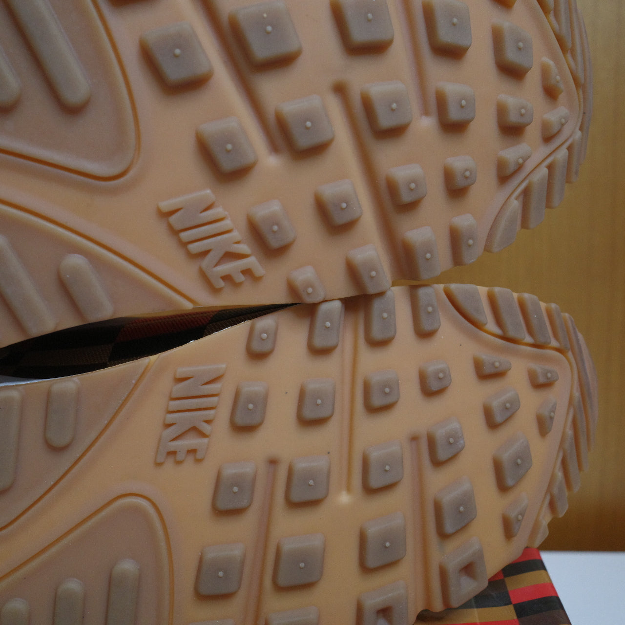 Nike Air Max 90 'London Underground' 651322-106 Men's Size 11 Shoes