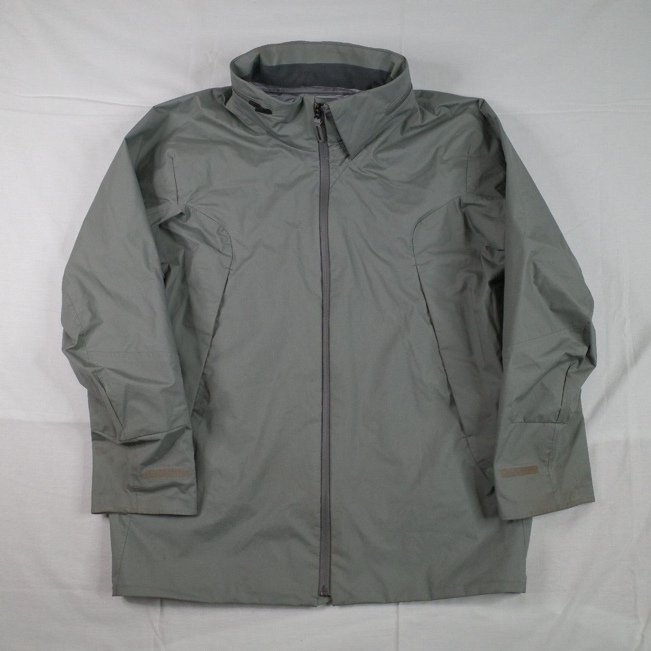 Descente Allterrain Creas Light Grey Rain Proof Jacket Mens Small
