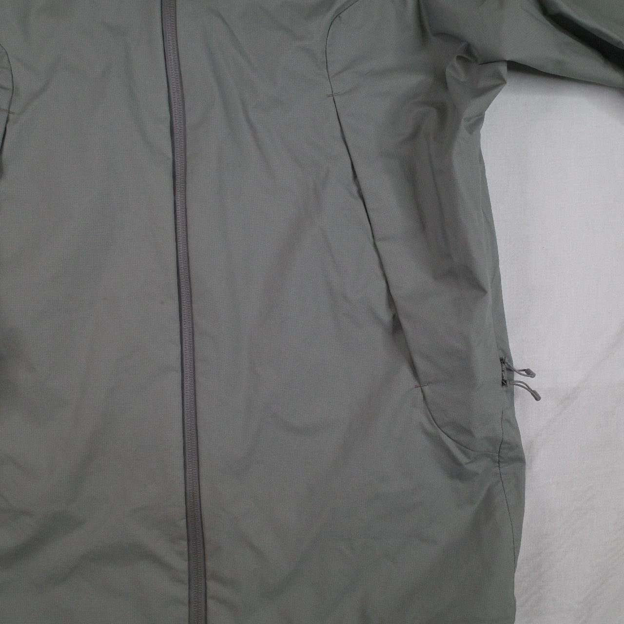 Descente Allterrain Creas Light Grey Rain Proof Jacket Mens Small