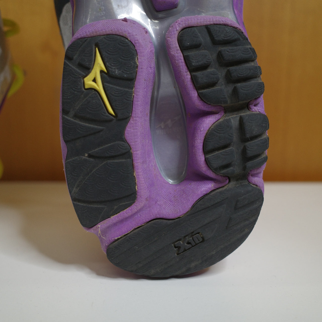 Mizuno Women's Size 10 Wave Rider 17 Running Shoes White Black Purple