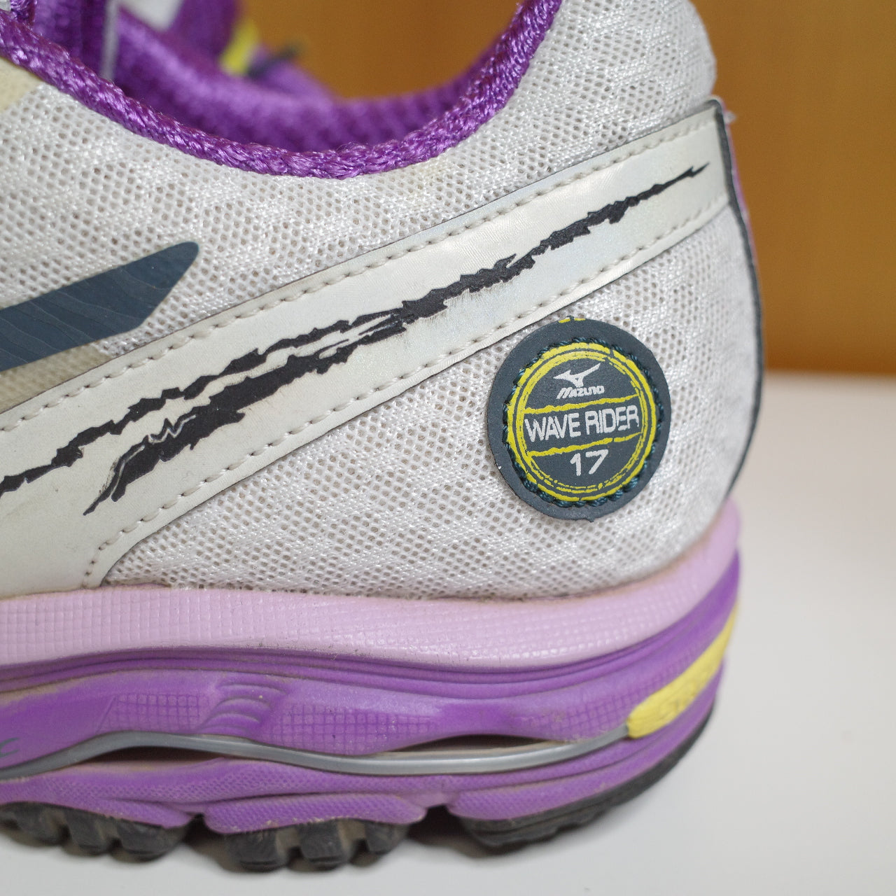 Mizuno Women's Size 10 Wave Rider 17 Running Shoes White Black Purple