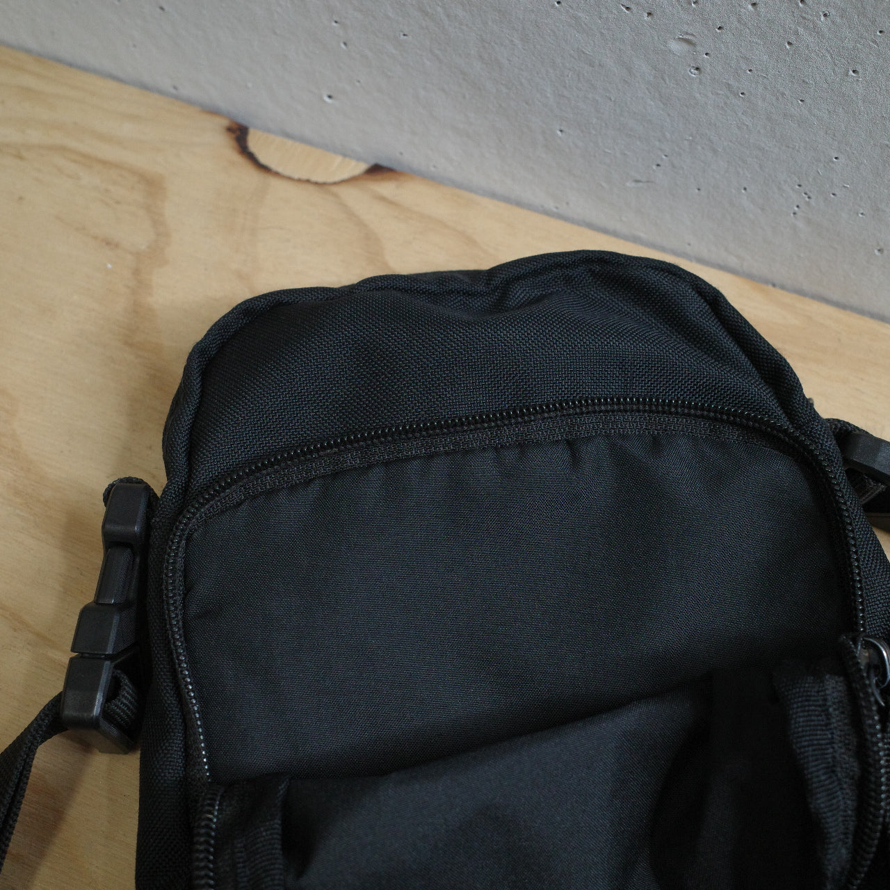 Nike Air Max Cross-Body Over Shoulder Festival Sling Bag Black