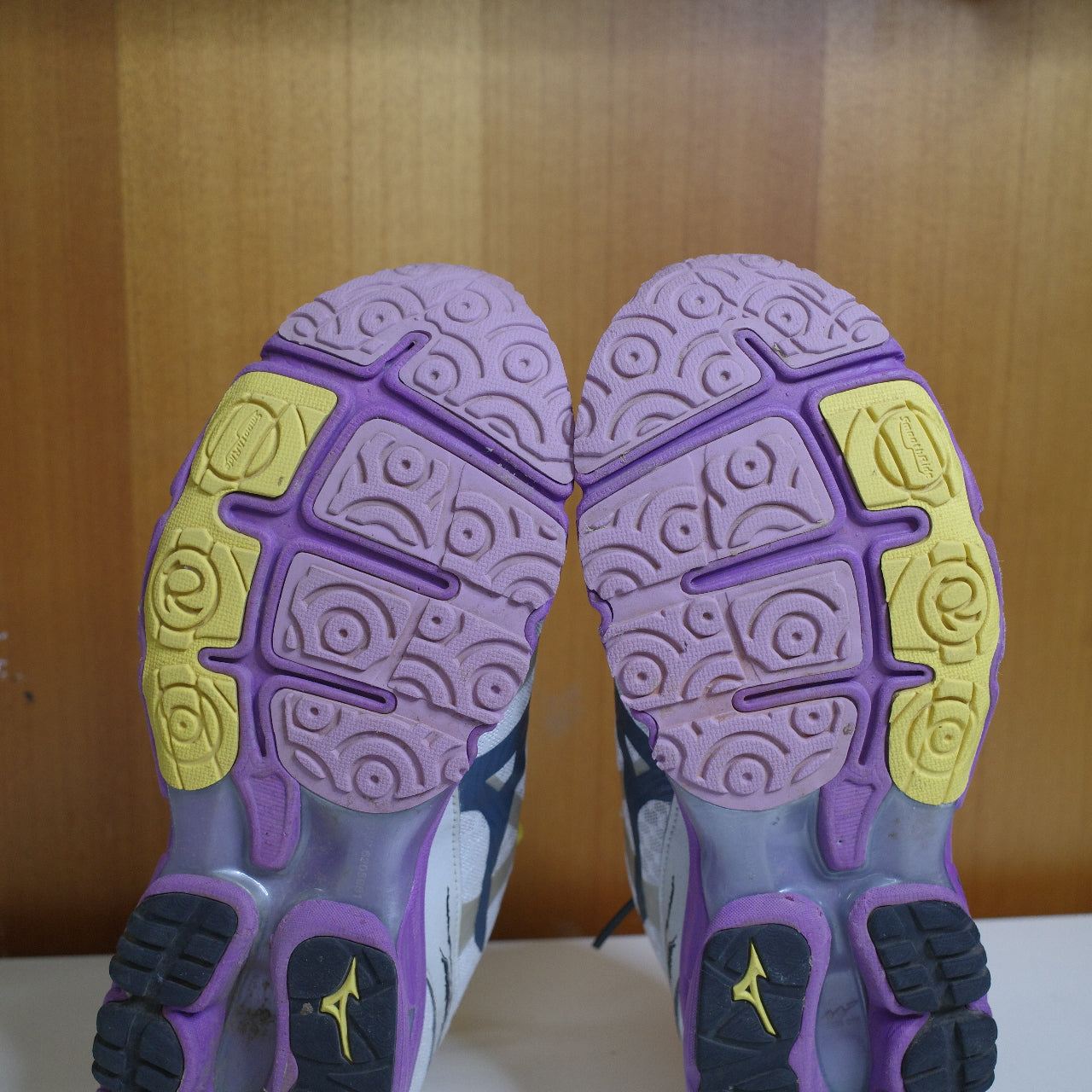 Mizuno Women's Size 10 Wave Rider 17 Running Shoes White Black Purple