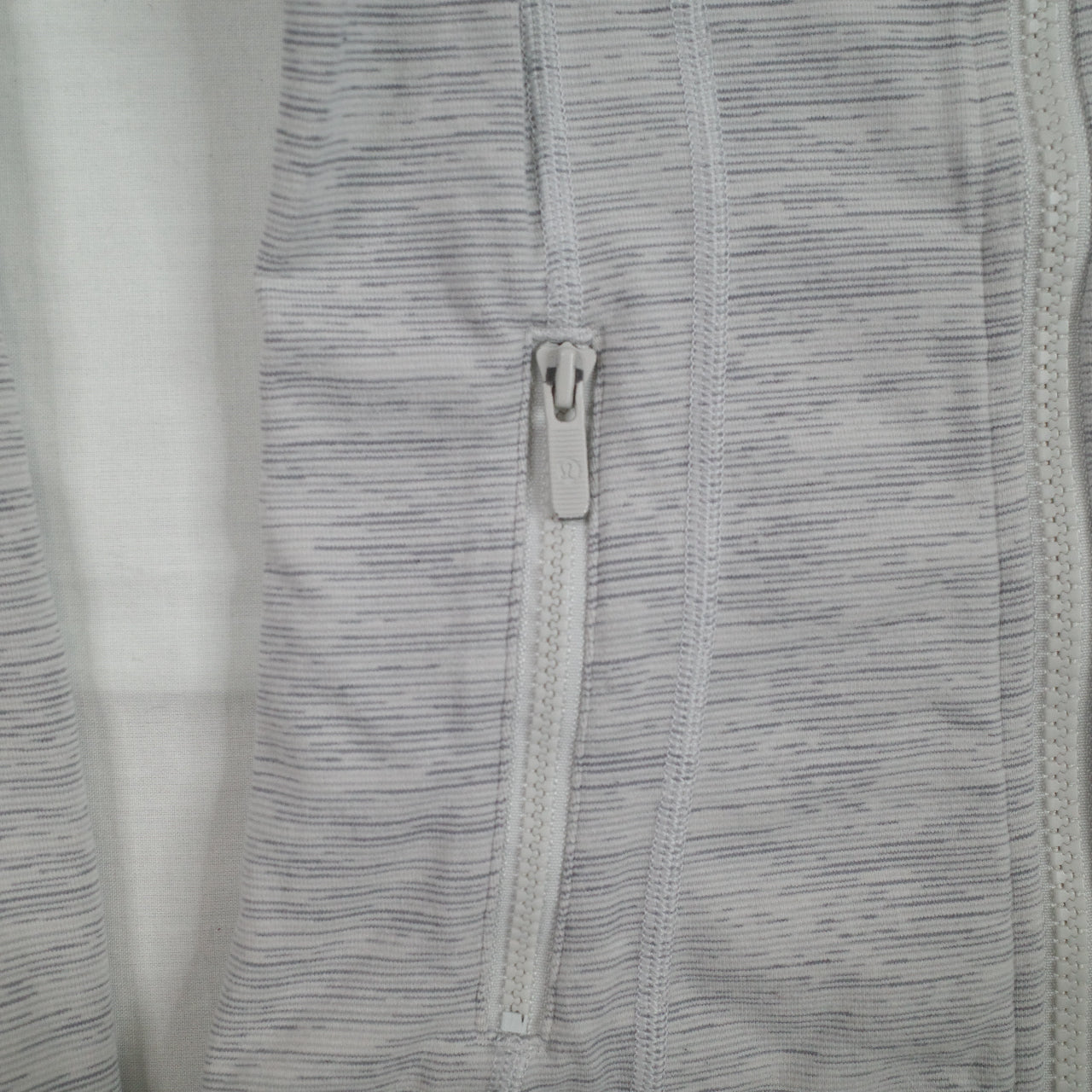Lululemon Define Gray Quarter Zip Womens Size 0 167/74Y Yoga